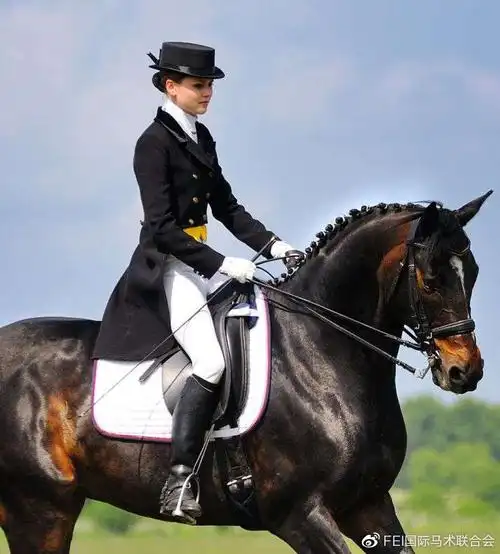 作为女性骑手,你在比赛或早上外出骑行的过程中会感到胸部疼痛吗?