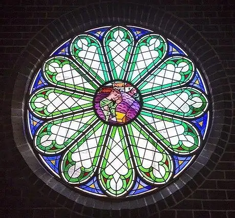 教堂彩色玻璃花窗图片分享