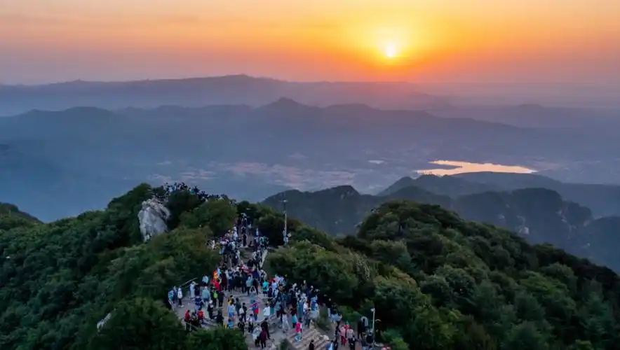 郑州中心站,郑州东站开通 "嵩山夜游"专线往返班车河南旅游资讯网–旅