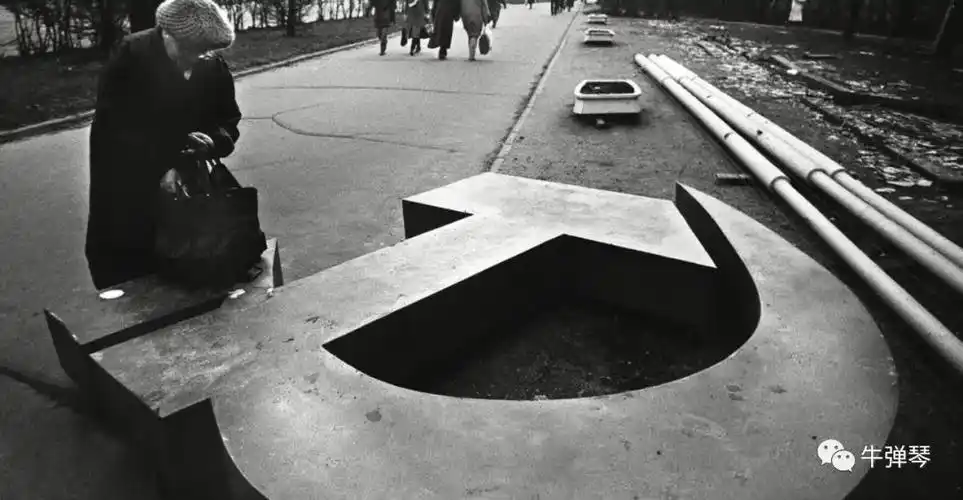 几分钟后,红旗落地,苏联解体.