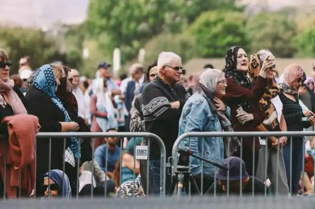 此外,新西兰也在今日举行了"佩戴头巾"活动,组织者欢迎所有新西兰人