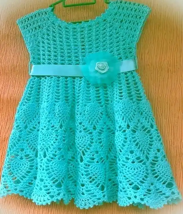 婆婆给宝宝编织的公主裙,邻居看了赞口不绝,你喜欢吗?