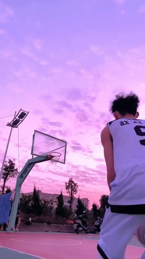 不得不承认男生在打篮球的时候真的很帅