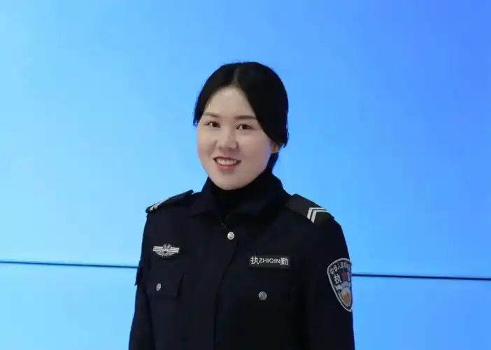 一线传真笑靥如花不负芳华速观安阳女警们的甜美微笑上