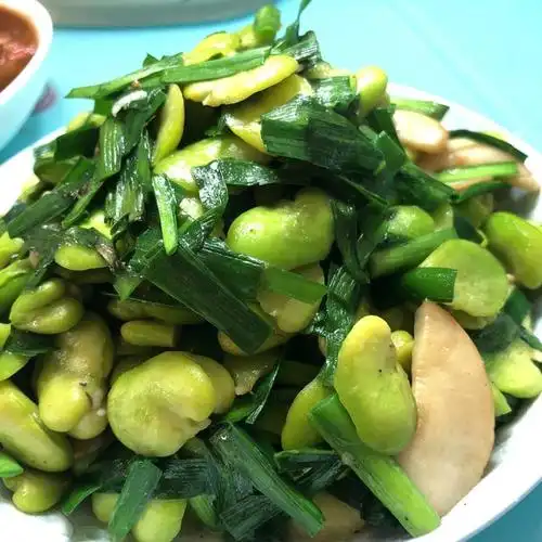 石龙1985做的蚕豆炒韭菜