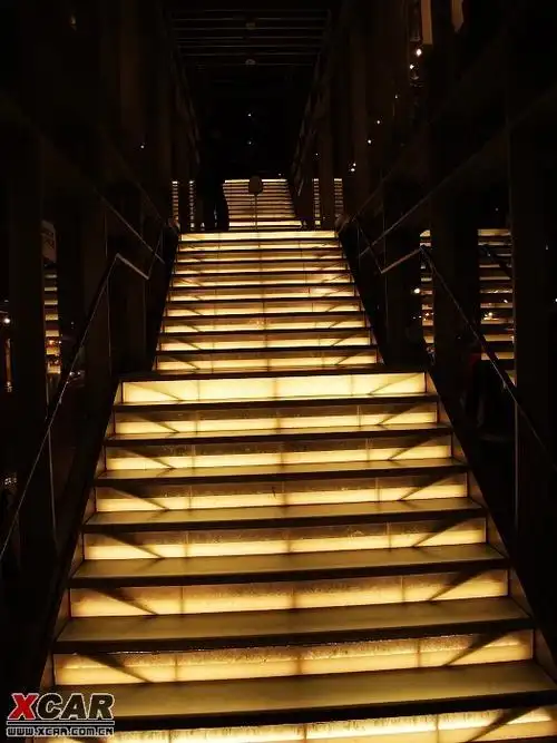 发光的楼梯
