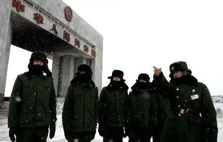 图文:投入新生活(1)12月16日,满洲里边防检查站二中队的老战士在国门