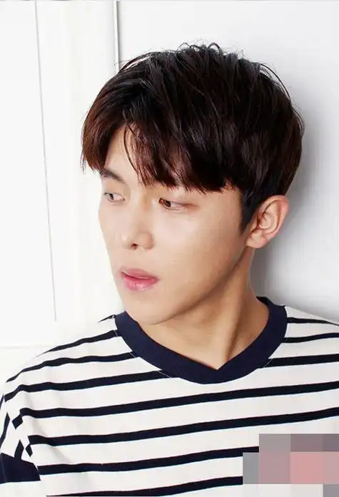 韩国男生低调帅气卷发大全 走进职场的男生短发发型