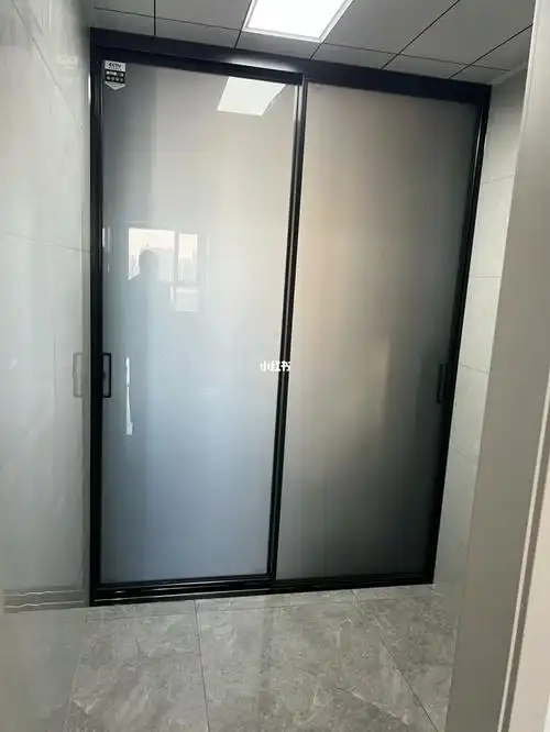 厕所推拉门安全下车