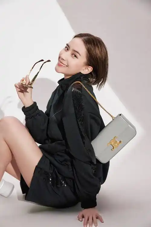 何超莲春日减法穿搭随意简约轻松驾驭