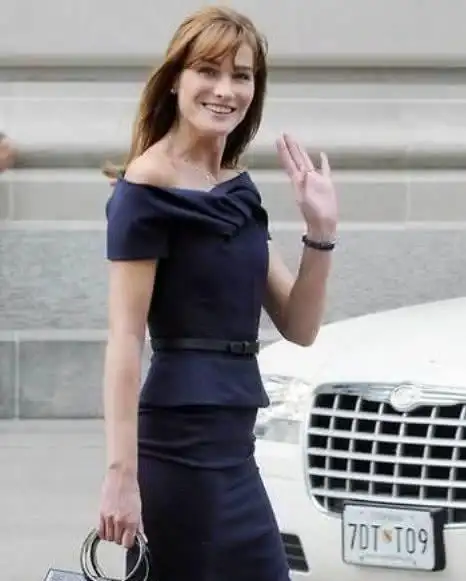 法国第一夫人有多美看她和马克龙9岁时跳舞的照片就彻底明白