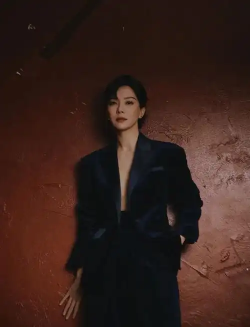 她们勇往直前像一头猛兽