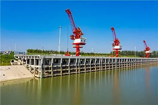 河南省平顶山市,航拍沙河复航工程平顶山港,港区港口装卸平台堆场及