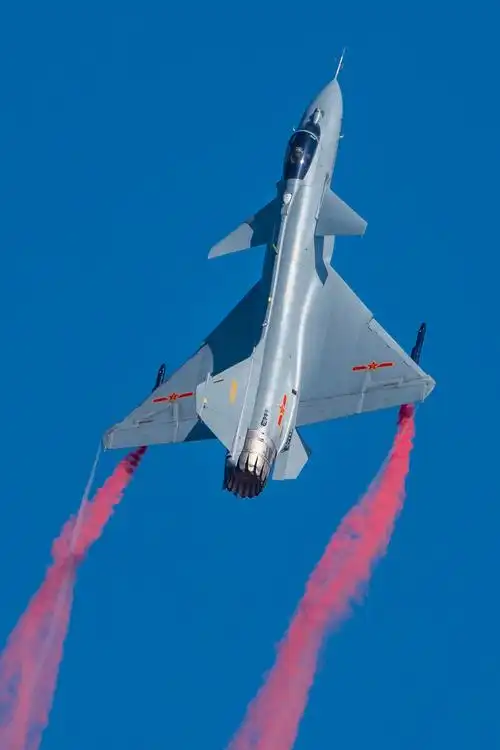 歼10b推力矢量验证机