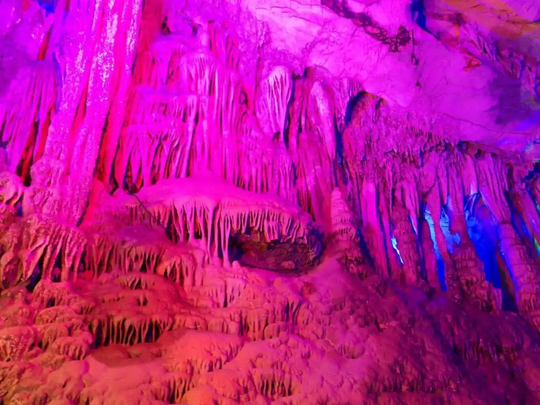 阳春春湾龙宫岩 在阳春也能看到喀斯特地貌