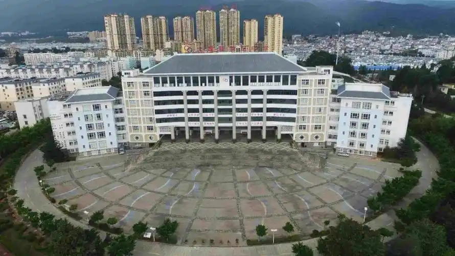 【每周一校】大理新世纪中学:一所充满青春朝气的学校_办学_校园_建设