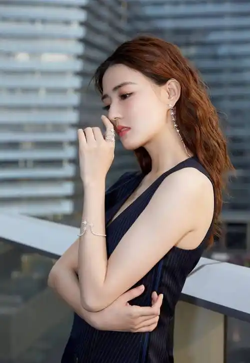 徐璐好少女,"公主风"时尚上衣配粉色"雨伞裙"甜美又吸睛_魅力_西装