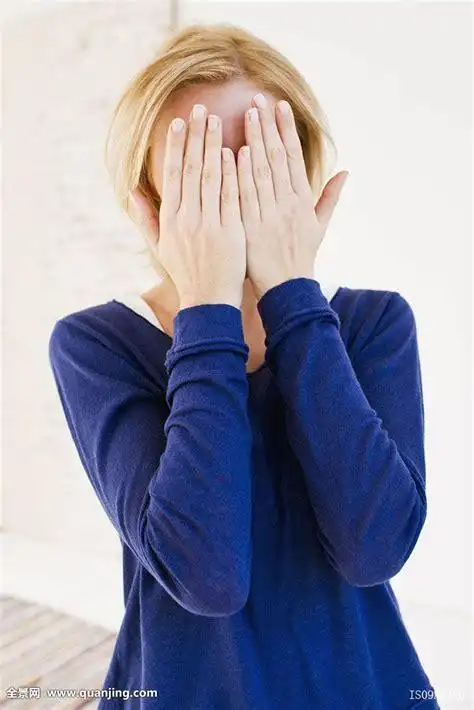 捂脸尴尬表情包图片(8张)(2)_表情图片_表白图片网