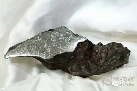 67世界上最大陨石雨发生在新疆