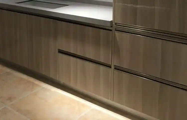 丽维家定制橱柜搭配隐藏式拉手