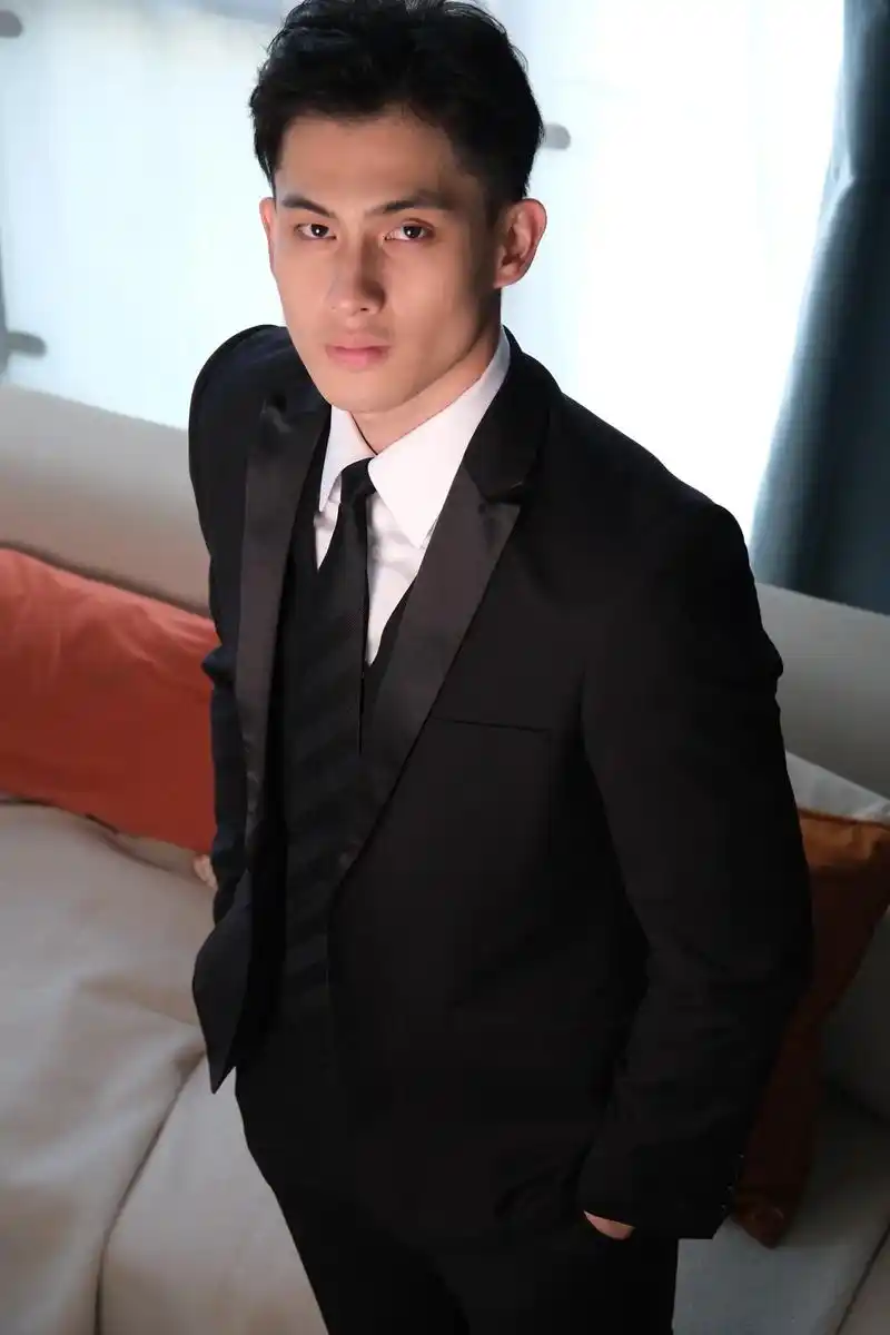 黑西装搭配黑衬衫, - 抖音