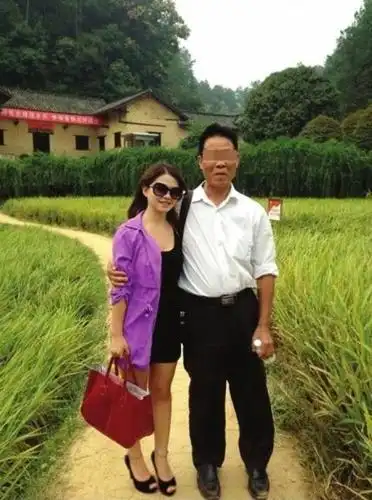 90后女孩被六旬瓮老板设计上钩,多次开房发生关系并逼