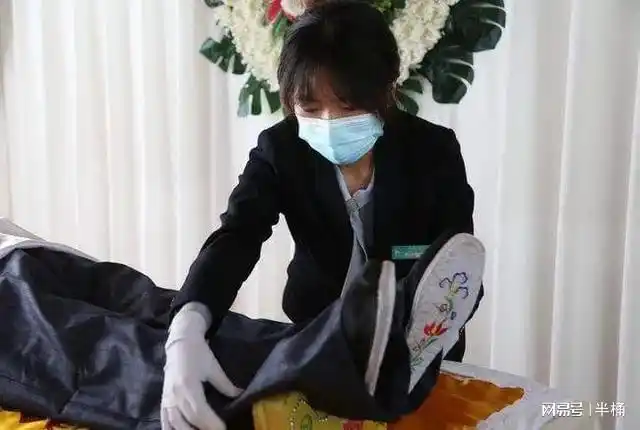 穿寿衣有什么讲究吗?