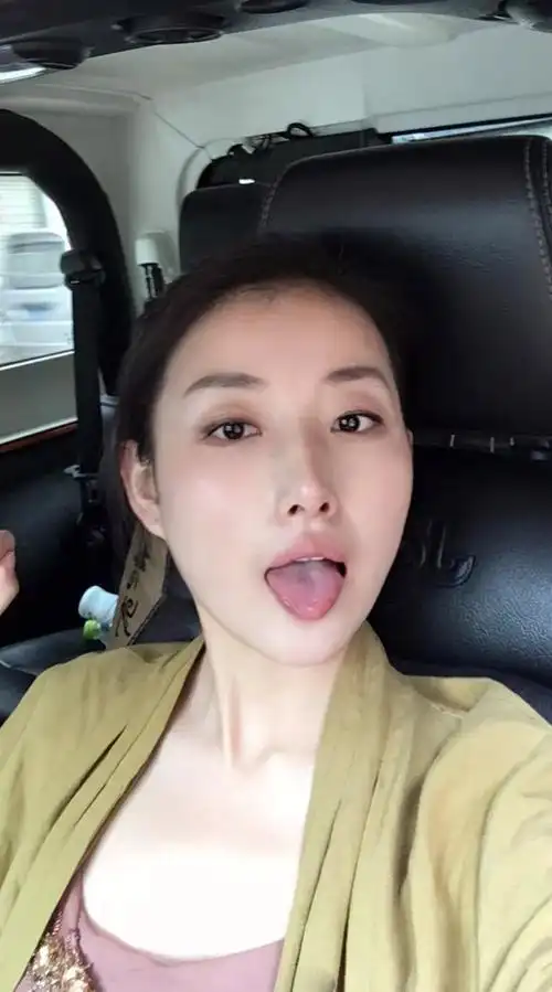 妹纸杂图爱吐舌头的小姐姐