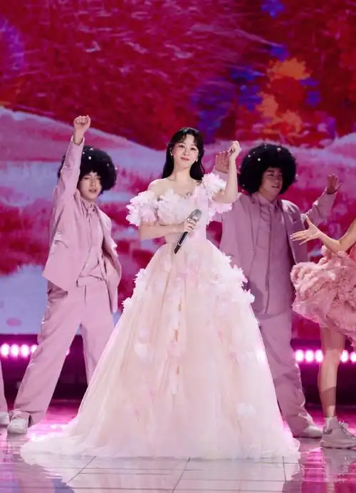 杨紫工作室91饭拍90 20221230彩排下班love_自力更生love_自力更