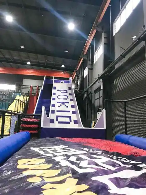 魔力空间蹦床公园-"以前就玩过几次蹦床,这次来探店.和朋友.