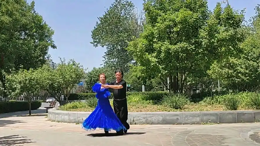 规范交谊舞北京平四《为你我跑成罗圈腿》