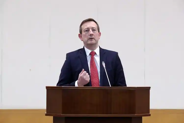 法国驻华大使白玉堂来校(院)访问并作学术演讲