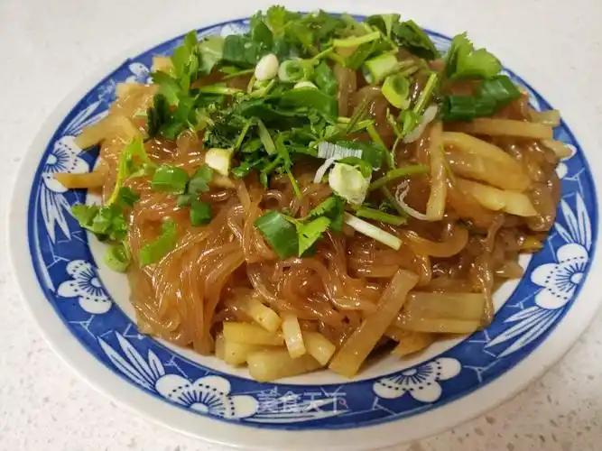 白萝卜炒粉条