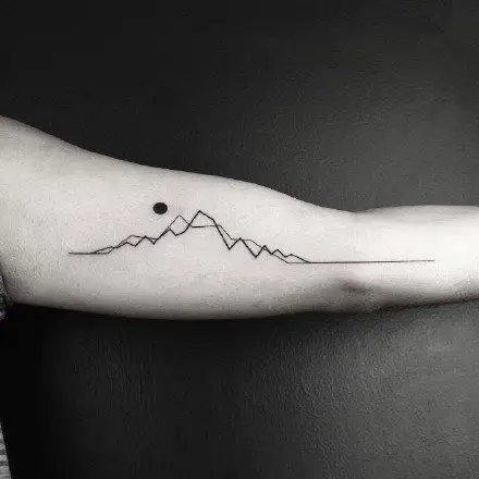 手臂上简约的线条纹身图案欣赏29