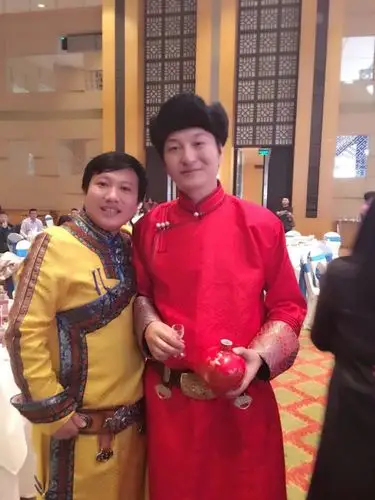 分享一下参加歌手齐峰老师的婚礼的照片吧 2年前