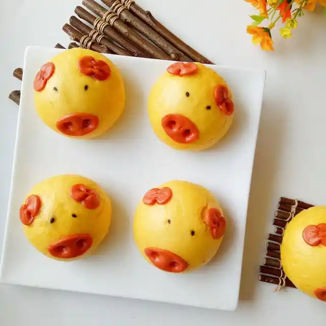 猪猪造型的小馒头,最适合今年做了,很应景哦