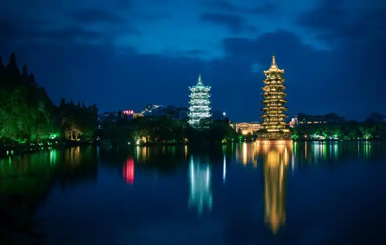 桂林夜景#日月双塔 - 在水一芳601010 - 图虫