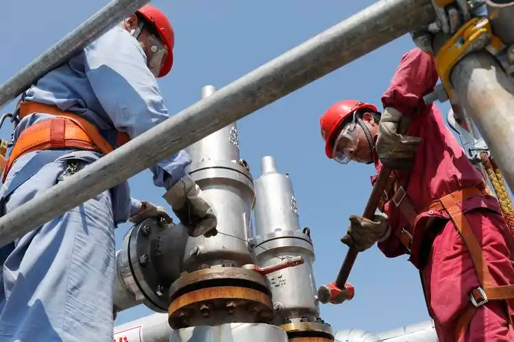 中安联合对压力罐区安全阀进行校验