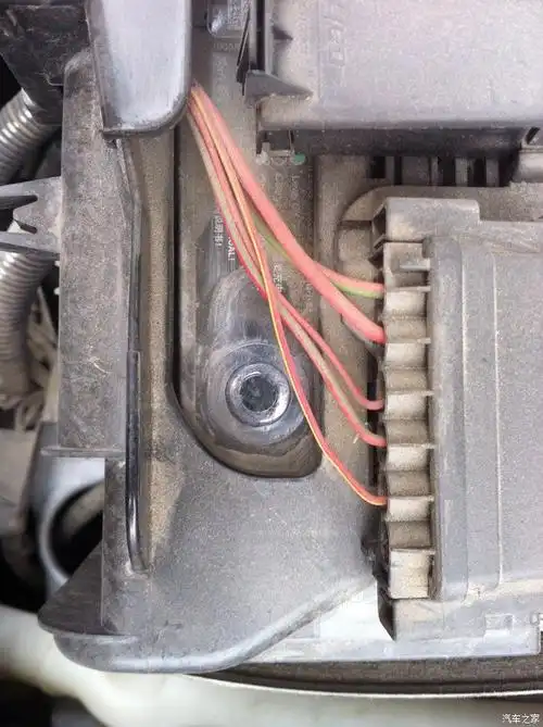 求助蓄电池电眼呈白色