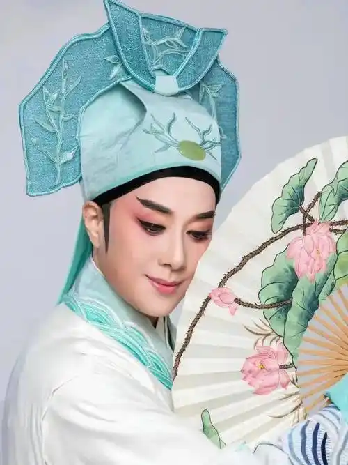 新晋「国民老公」,凭什么是她?_陈丽君_茅威涛_新龙门