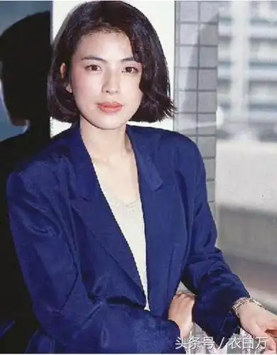 56岁歌神张学友和小四岁妻子近照,真的老了,却坐拥16亿的豪宅!