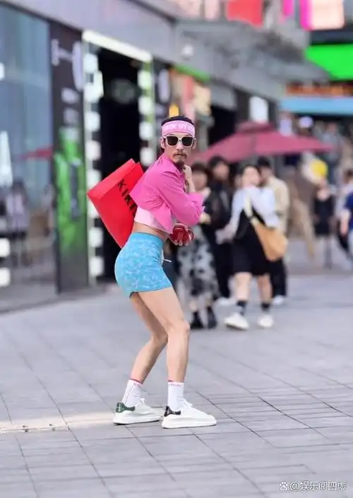 请不要对"艺术"一词进行贬低,男扮女装并不意味着艺术