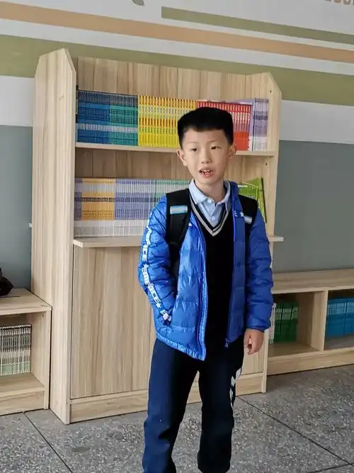 东南营小学一年级二班的小男生