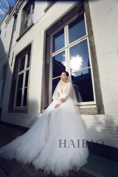 胡杏儿大婚中西合璧有特色,风光出嫁喜气洋洋!_时尚频道_服装工业网