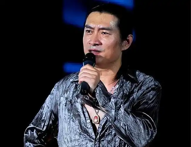 歌手黄安晒出与蔡英文结婚照,网友纷纷表示:看到坚定的爱国之心