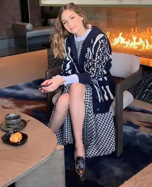 纽约名媛olivia好飒针织衫轻松穿出美感不愧是顶流博主