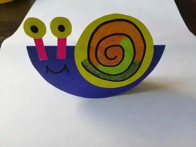 望海幼儿园大四班手工制作《蜗牛爬爬爬》