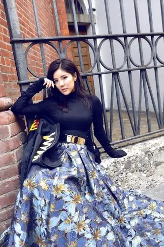 赵奕欢米兰时尚写真曝光墨镜遮面颜值爆表