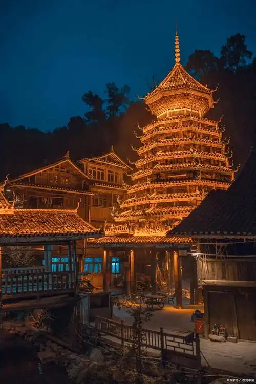 这个位于贵州省黔东南苗族侗族自治州黎平县的村寨,被誉为"侗乡第一寨