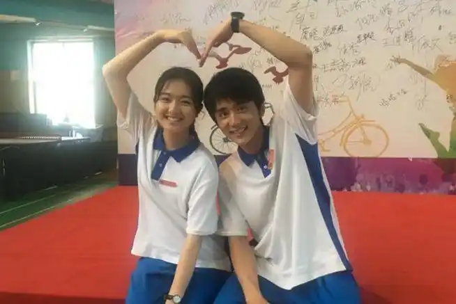 继胡先煦后李兰迪男友也曝光,商场举止亲密,看到正脸我明白了!